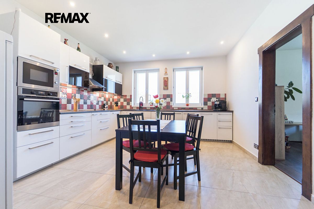 Prodej vily 240 m², pozemek 1897 m² – fotografie 5