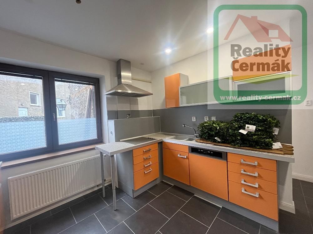 Pronájem rodinného domu 220 m², pozemek 240 m² – fotografie 3