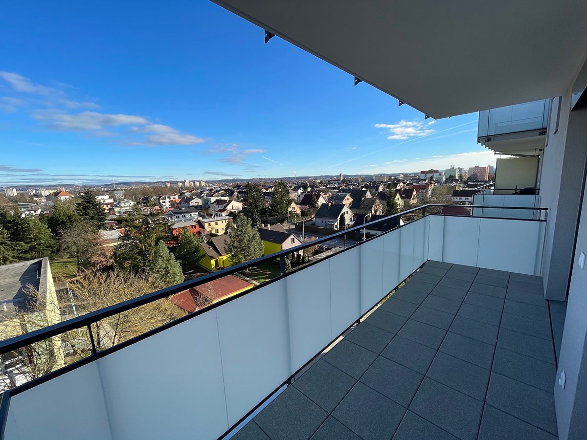 Pronájem bytu 1+kk 41 m² – fotografie 3