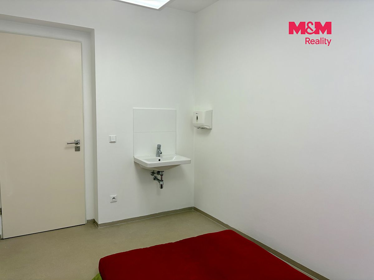 Pronájem kanceláře 12 m² – fotografie 3