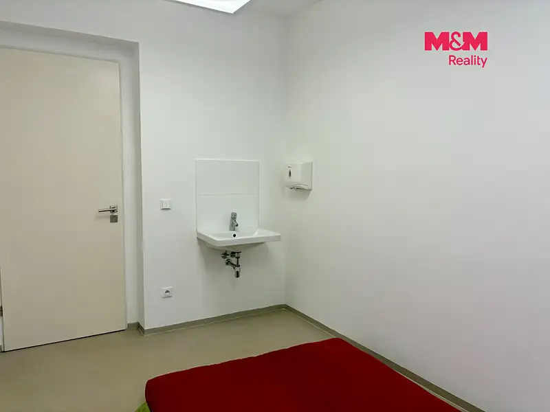 Pronájem kanceláře 12 m², Pardubice – náhled fotky 3