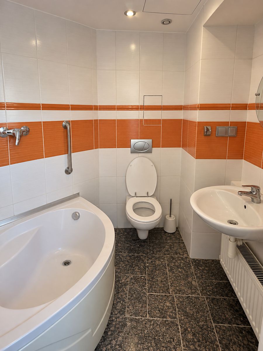 Pronájem komerční nemovitosti 76 m² – fotografie 3