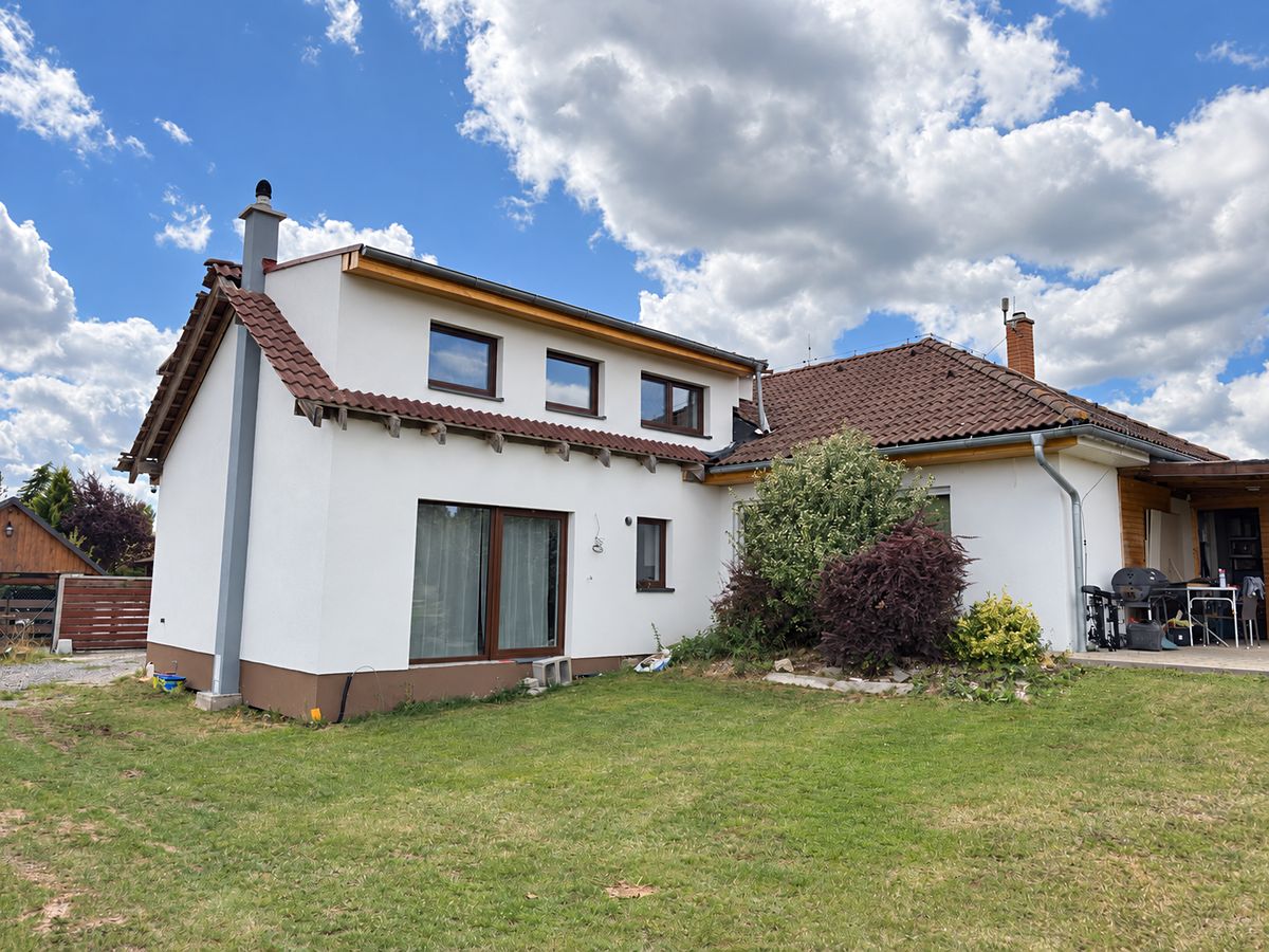 Prodej rodinného domu 219 m², pozemek 1100 m² – fotografie 5