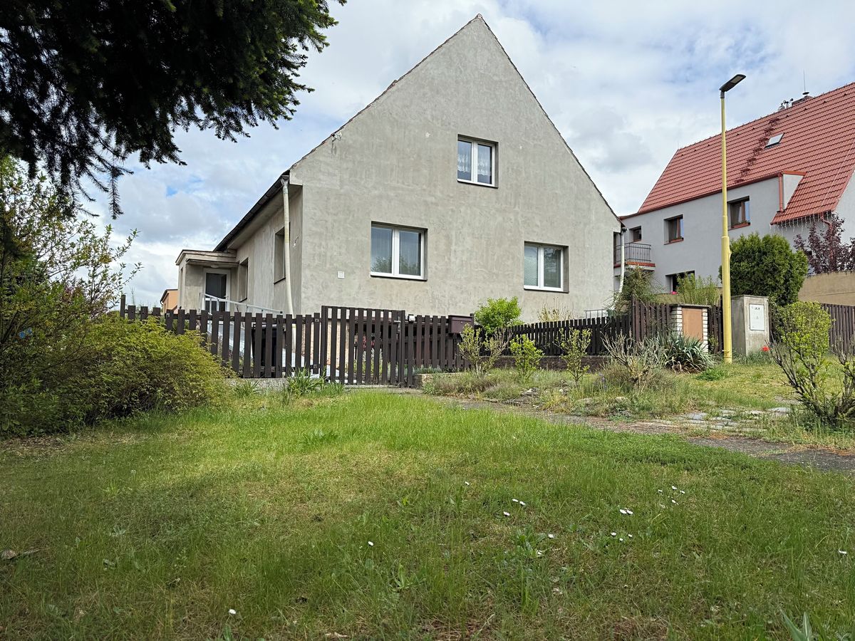 Prodej rodinného domu 198 m², pozemek 800 m²