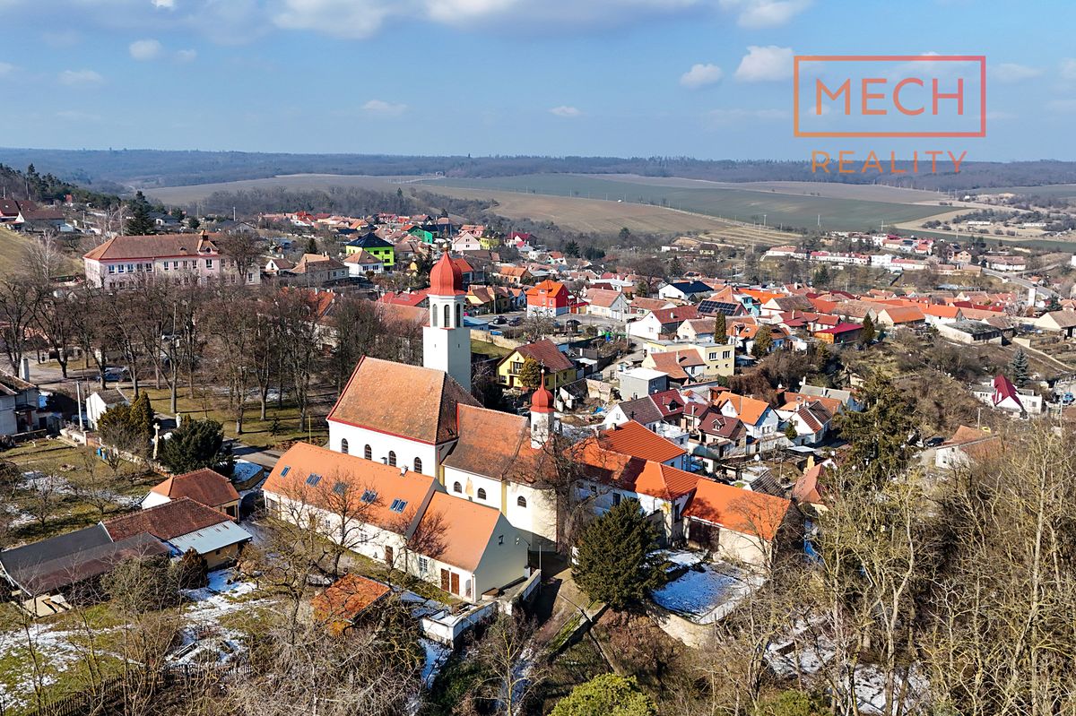 Prodej rodinného domu 140 m², pozemek 1444 m² – fotografie 2