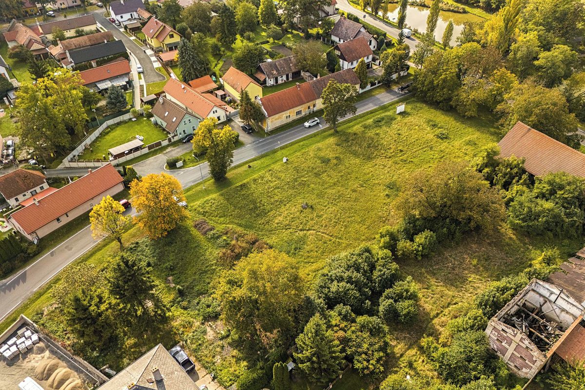 Prodej stavebního pozemku 647 m² – fotografie 3