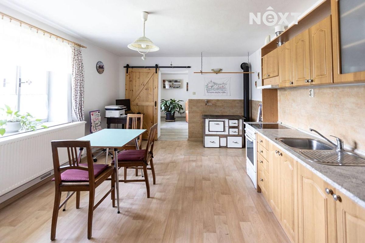 Prodej rodinného domu 989 m², pozemek 4128 m² – fotografie 5