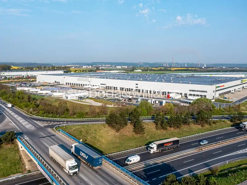 Pronájem výrobní haly, prostoru 9792 m², Kozomín – náhled fotky 3