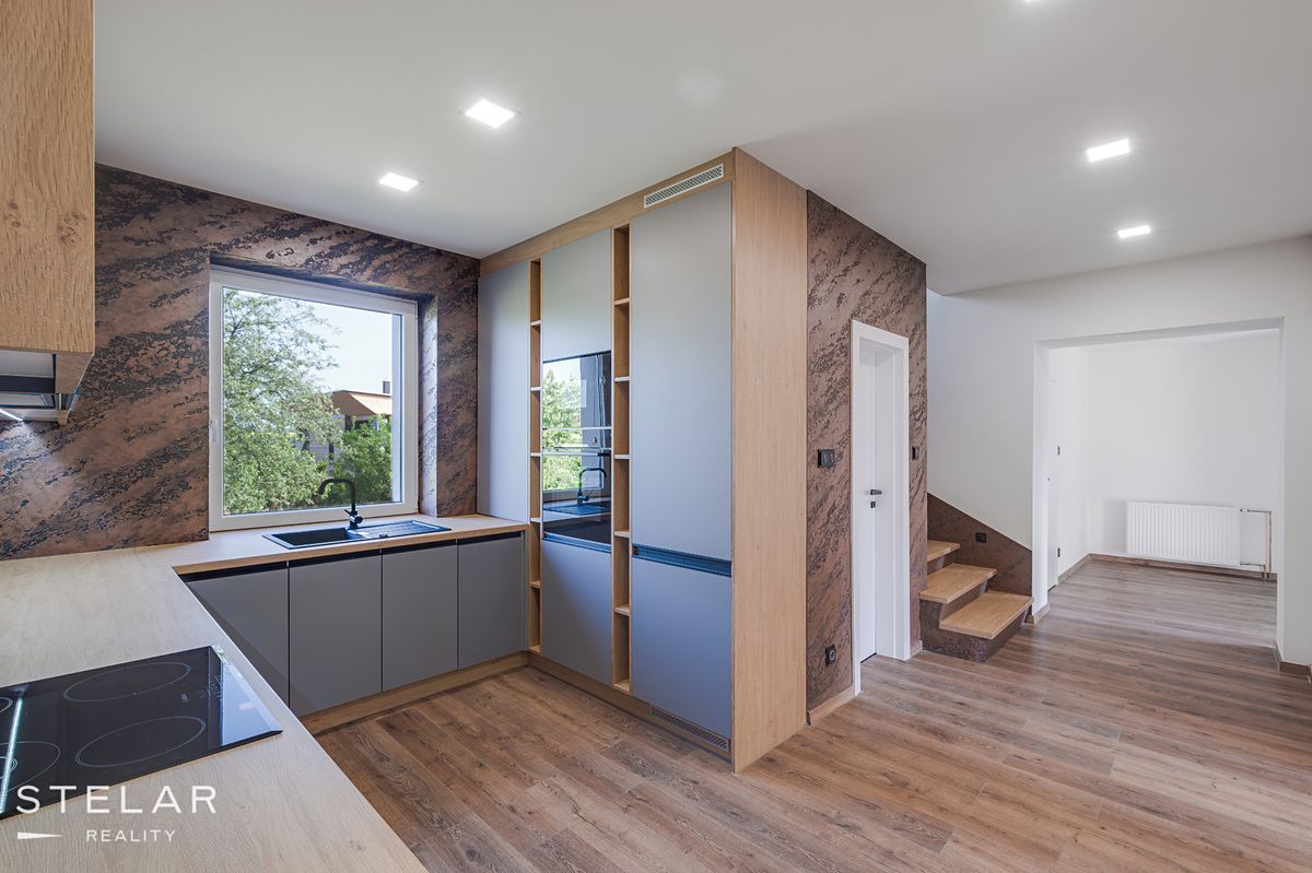 Prodej rodinného domu 294 m², pozemek 977 m² – fotografie 3