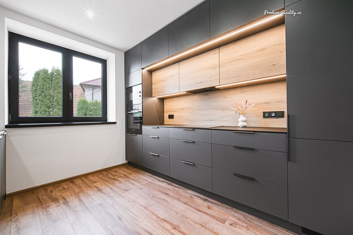 Prodej rodinného domu 160 m², pozemek 372 m² – fotografie 4