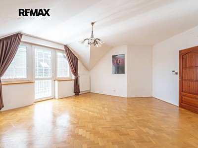 Haus zum Kauf, 290 m² (2 von 32)