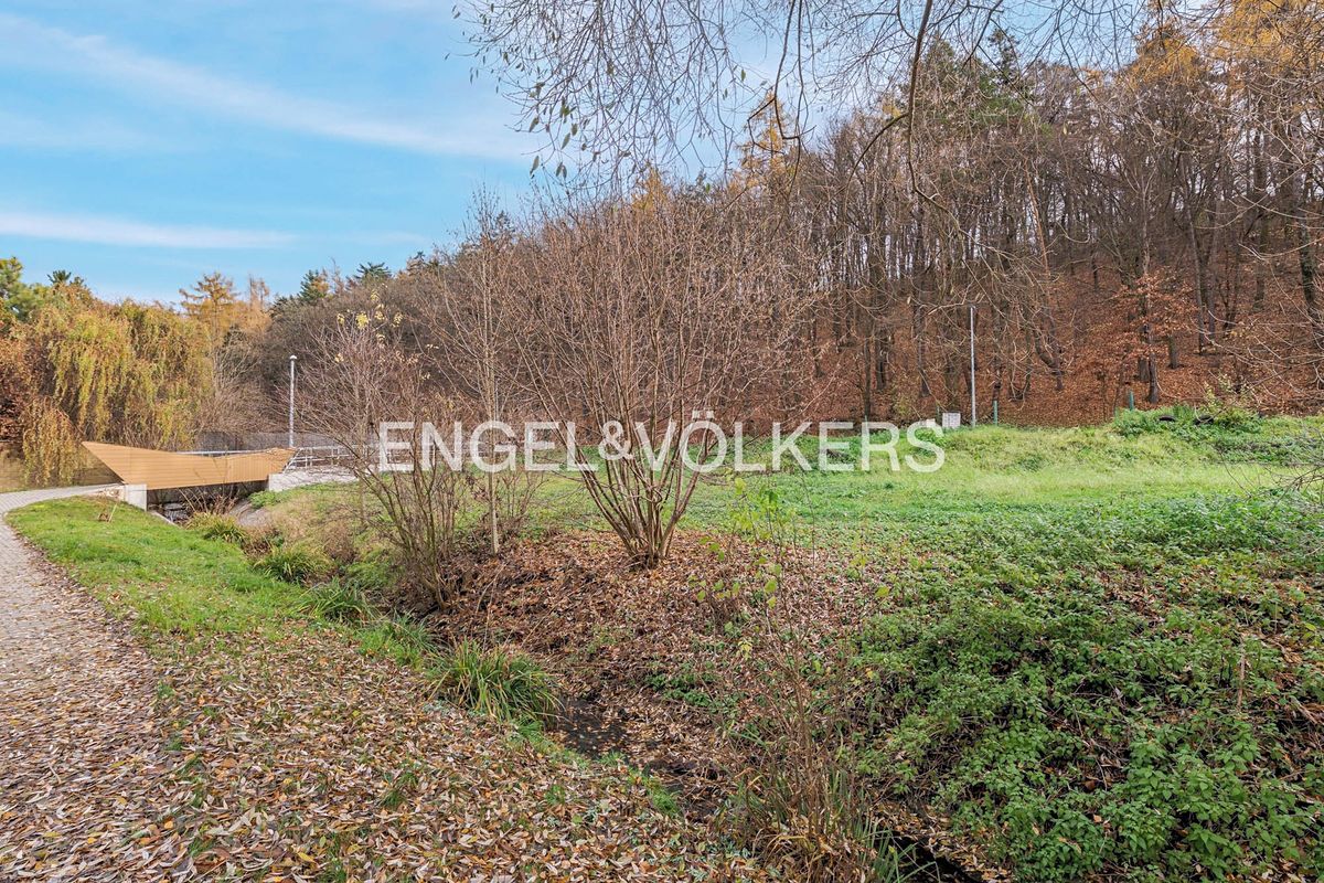 Prodej stavebního pozemku 1716 m² – fotografie 2