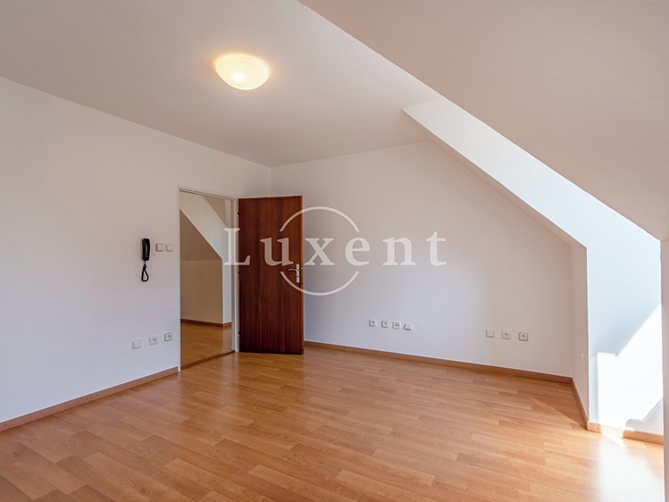 Pronájem domu, 417 m² (14 z 38)