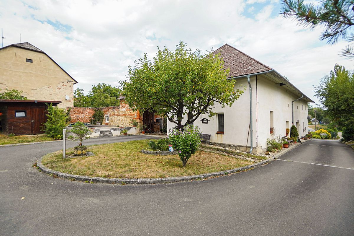 Prodej rodinného domu 612 m², pozemek 4214 m² – fotografie 2