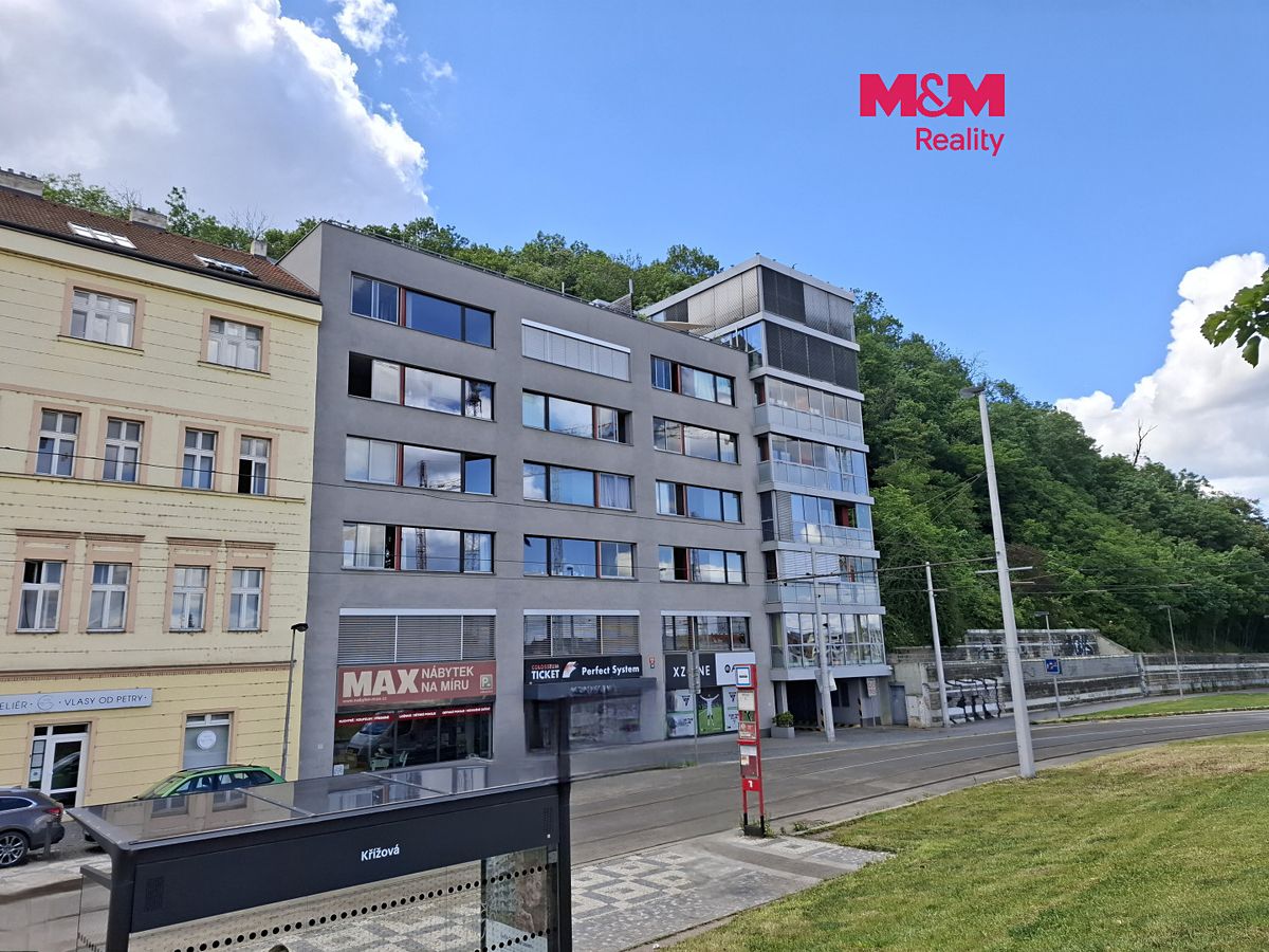Pronájem garážového stání 13 m²