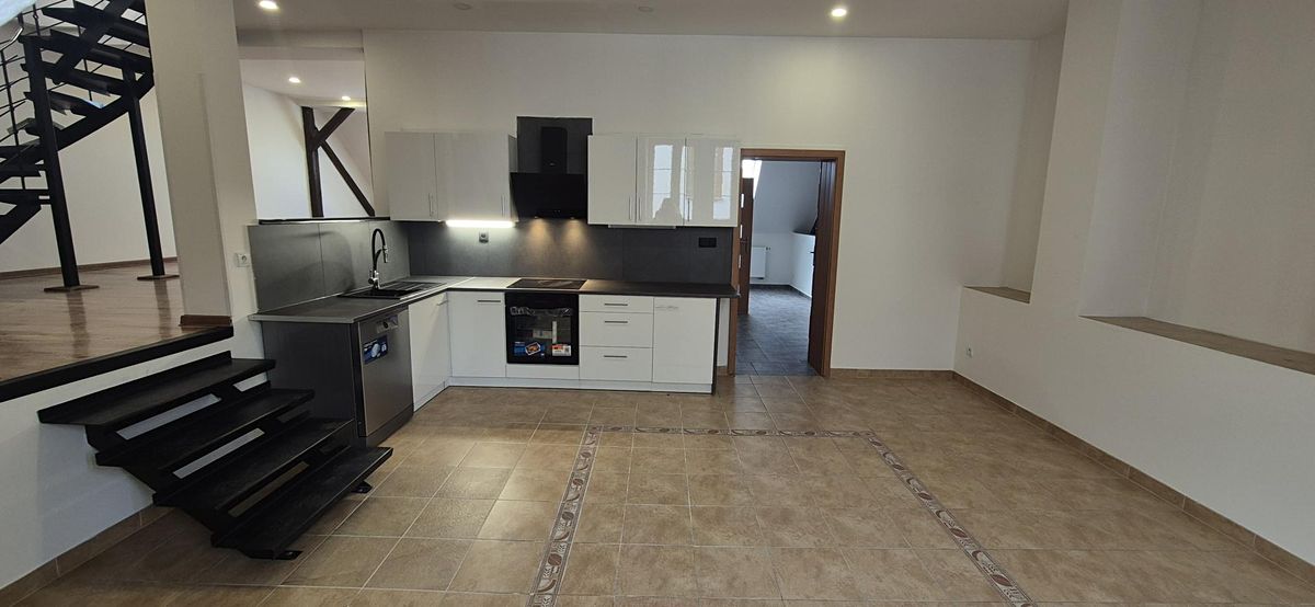 Pronájem bytu atypický 147 m² – fotografie 2