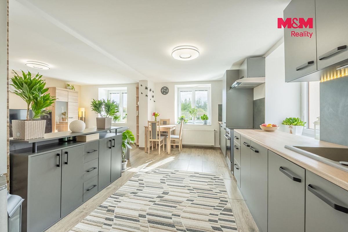 Prodej rodinného domu 204 m², pozemek 790 m² – fotografie 5