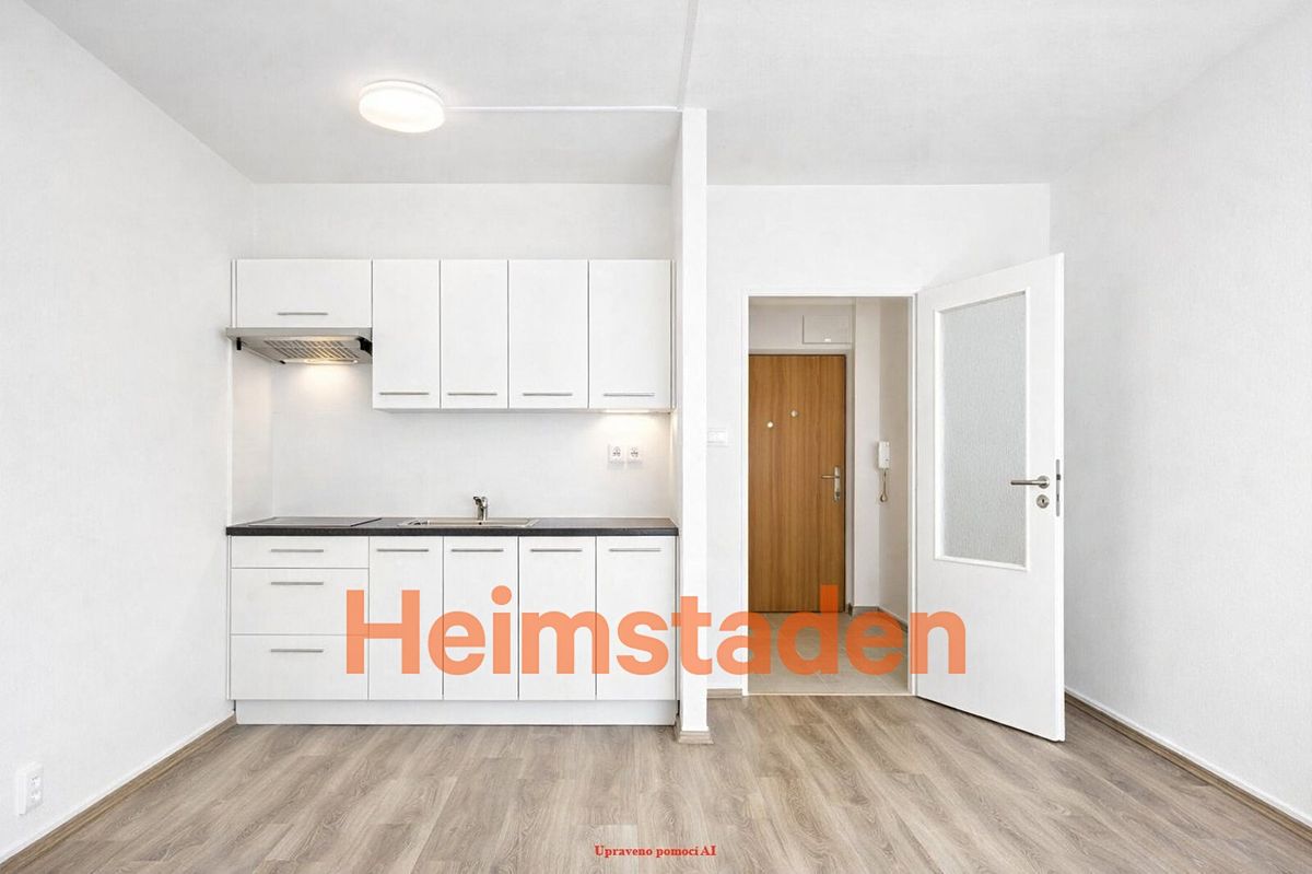 Pronájem bytu 1+kk 28 m² – fotografie 2