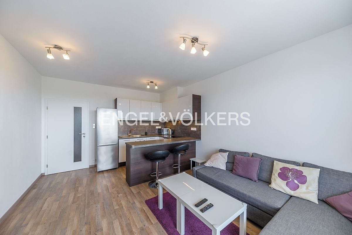 Pronájem bytu 2+kk 53 m² – fotografie 3