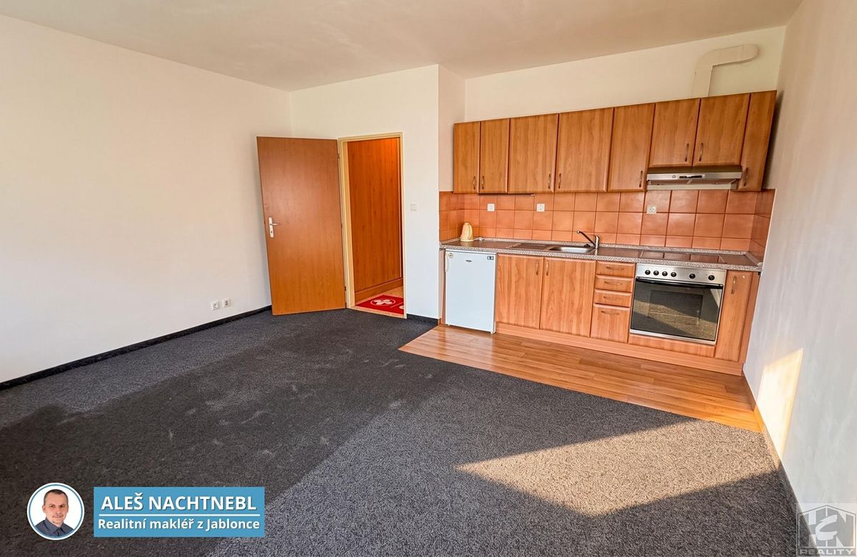 Pronájem bytu 1+kk 29 m² – fotografie 4