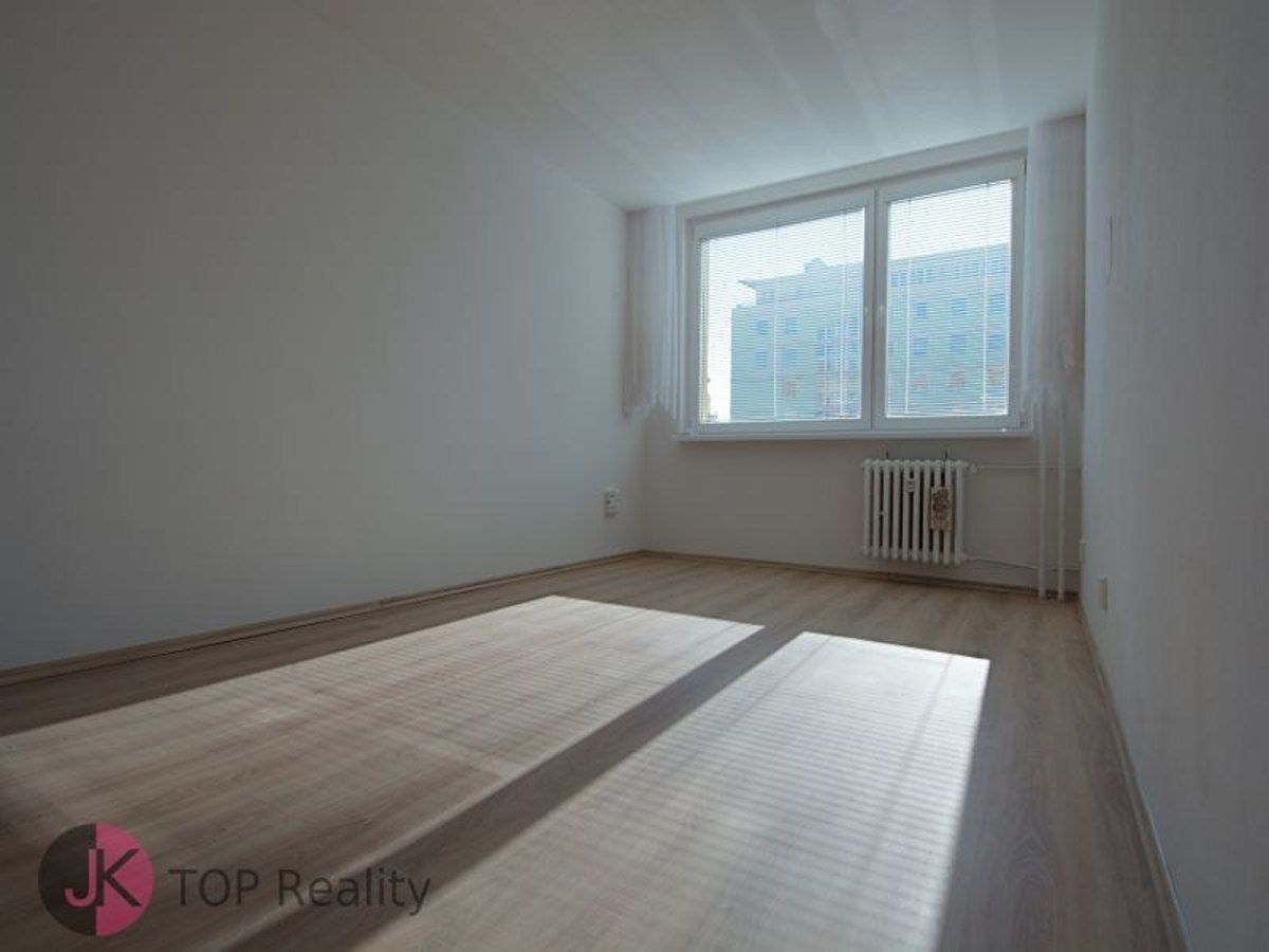 Pronájem bytu 2+kk 43 m² – fotografie 3