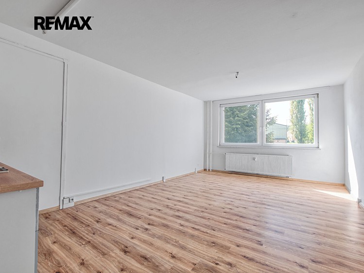 Pronájem bytu 1+kk, 32 m² (4 z 12)