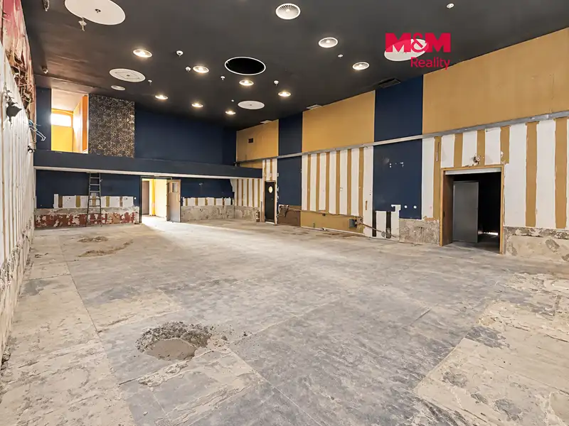 Pronájem obchodního prostoru 237 m², Jesenice – náhled fotky 1