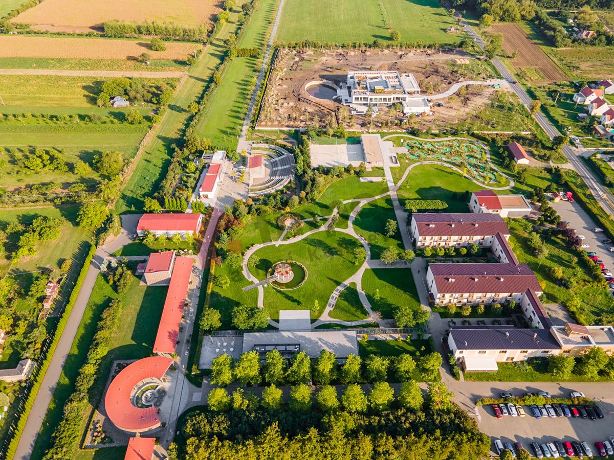 Prodej rodinného domu 293 m², pozemek 884 m² – fotografie 3