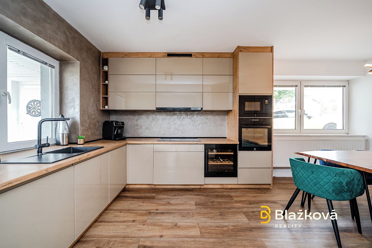 Prodej vícegeneračního domu 275 m², pozemek 799 m² – fotografie 4