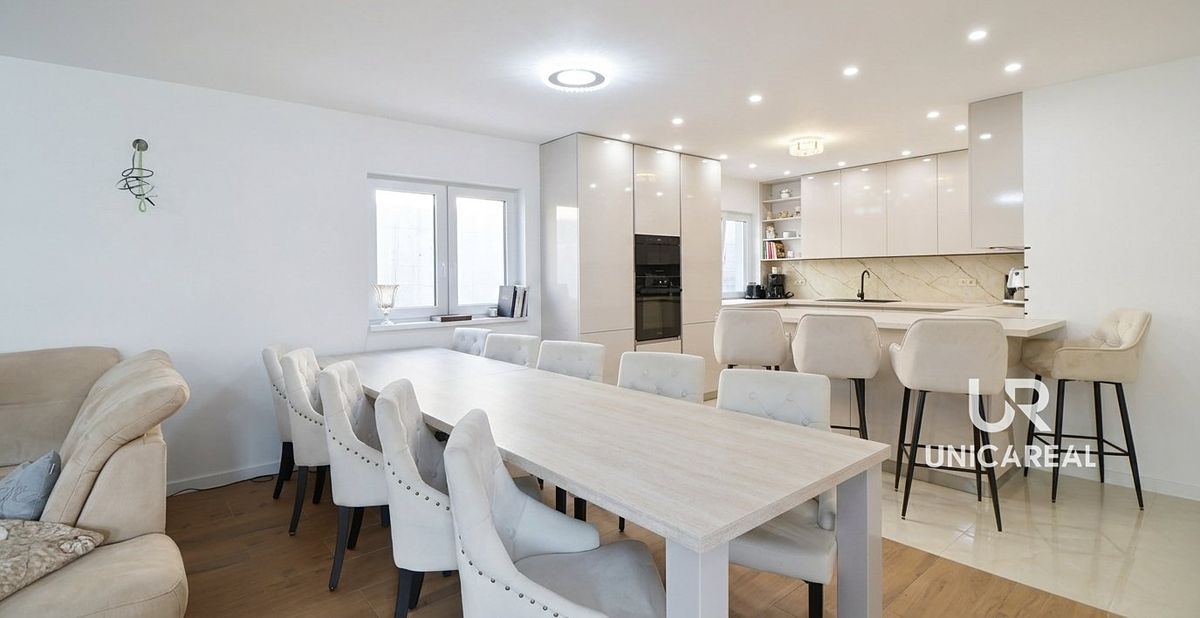 Prodej rodinného domu 230 m², pozemek 1573 m²