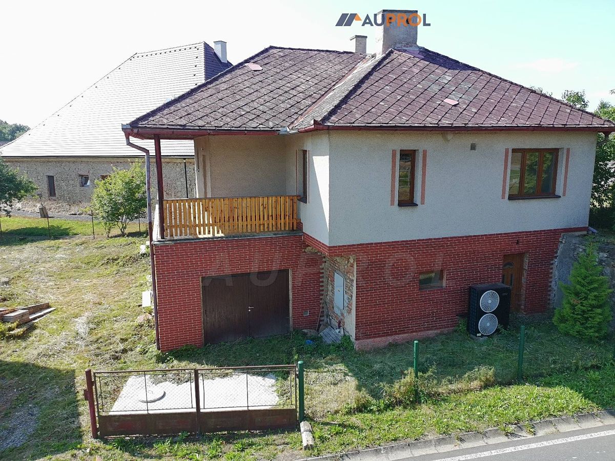 Prodej rodinného domu 290 m², pozemek 461 m²