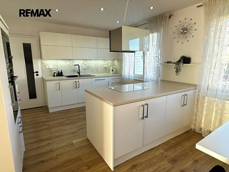 Prodej rodinného domu 300 m², pozemek 154 m², Tachov – náhled fotky 3