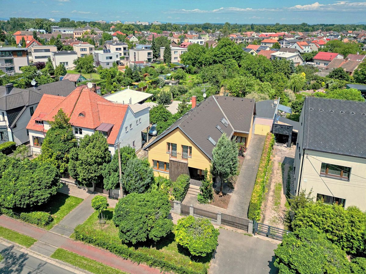 Prodej rodinného domu 289 m², pozemek 1700 m² – fotografie 4
