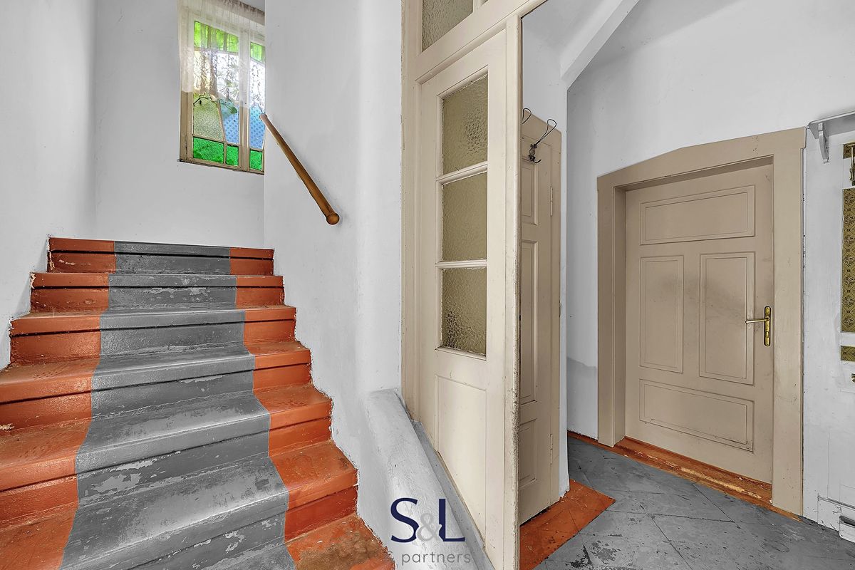 Prodej rodinného domu 160 m², pozemek 843 m² – fotografie 2