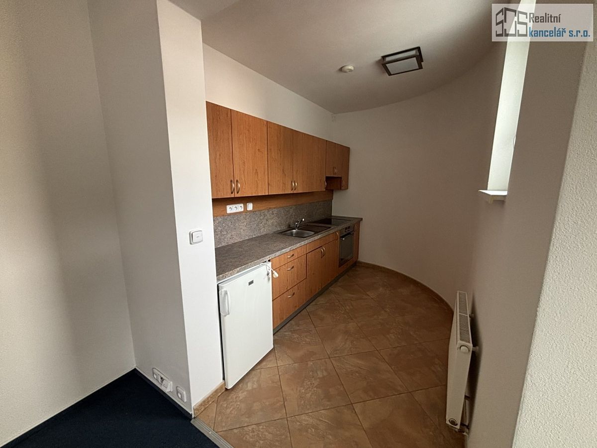 Pronájem kanceláře 52 m² – fotografie 3