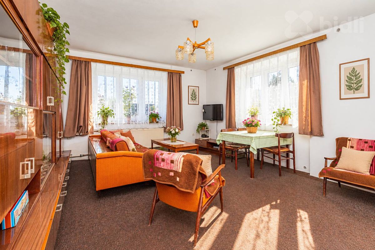 Prodej rodinného domu 279 m², pozemek 2398 m² – fotografie 2