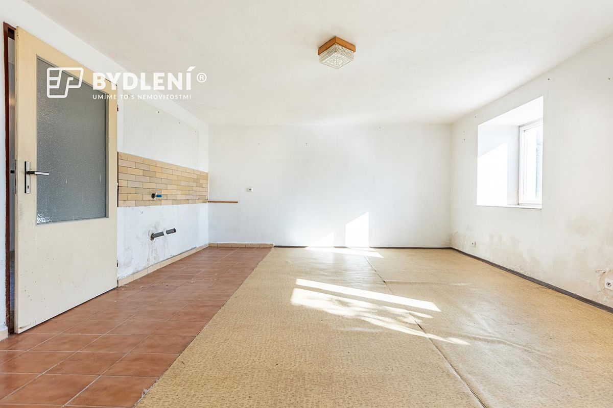 Prodej rodinného domu 207 m², pozemek 726 m² – fotografie 5