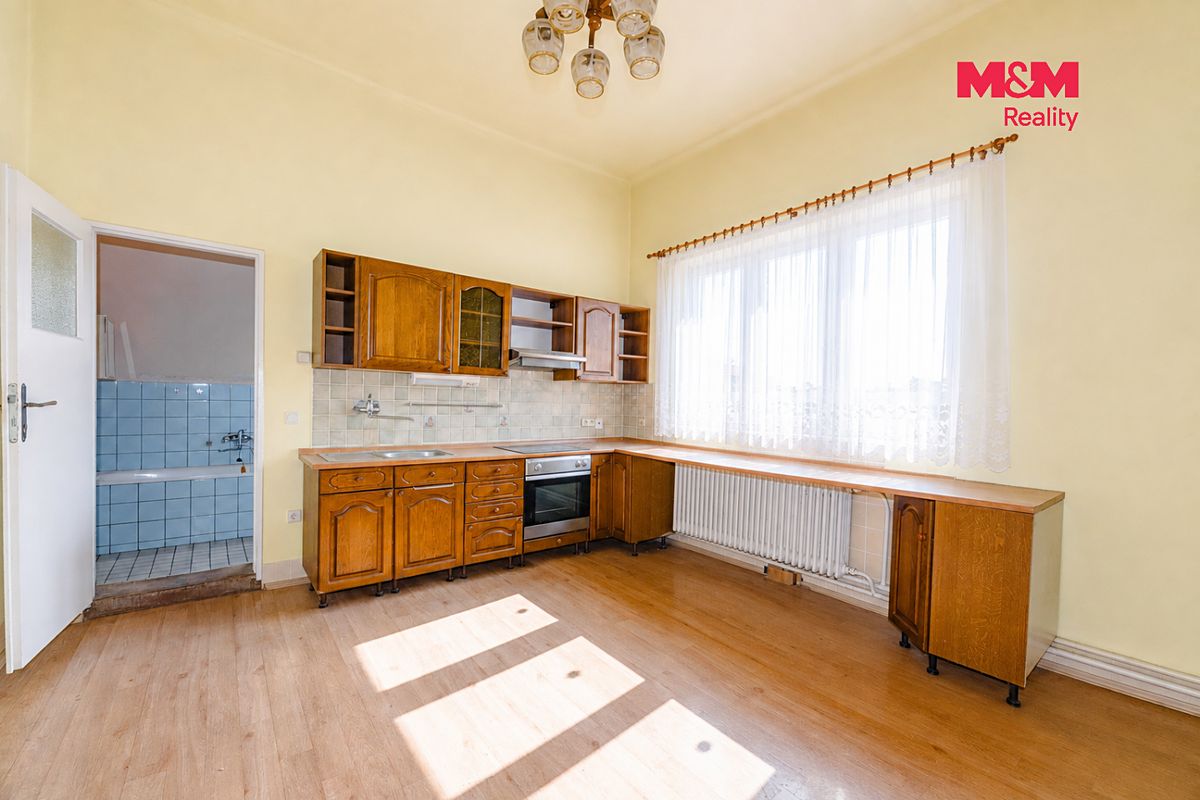 Prodej rodinného domu 200 m², pozemek 408 m² – fotografie 2