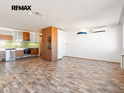 Prodej bytu 2+kk, 62 m² (2 z 32)