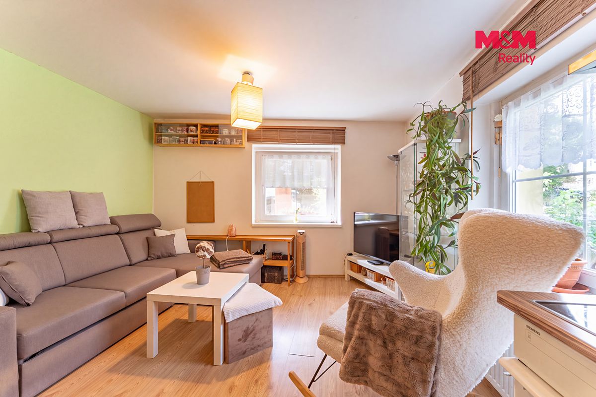 Prodej rodinného domu 72 m², pozemek 371 m² – fotografie 2