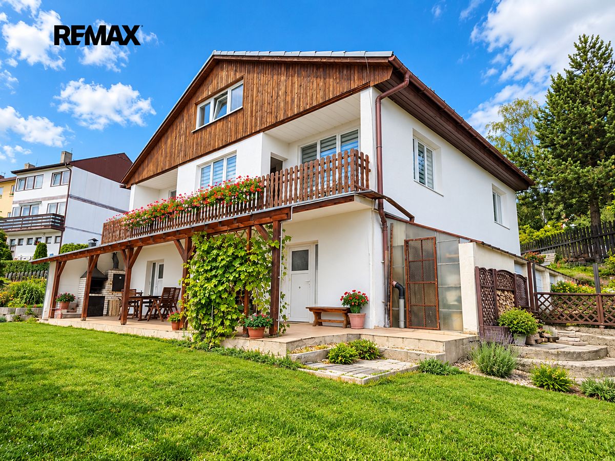 Prodej vícegeneračního domu 230 m², pozemek 830 m² – fotografie 2