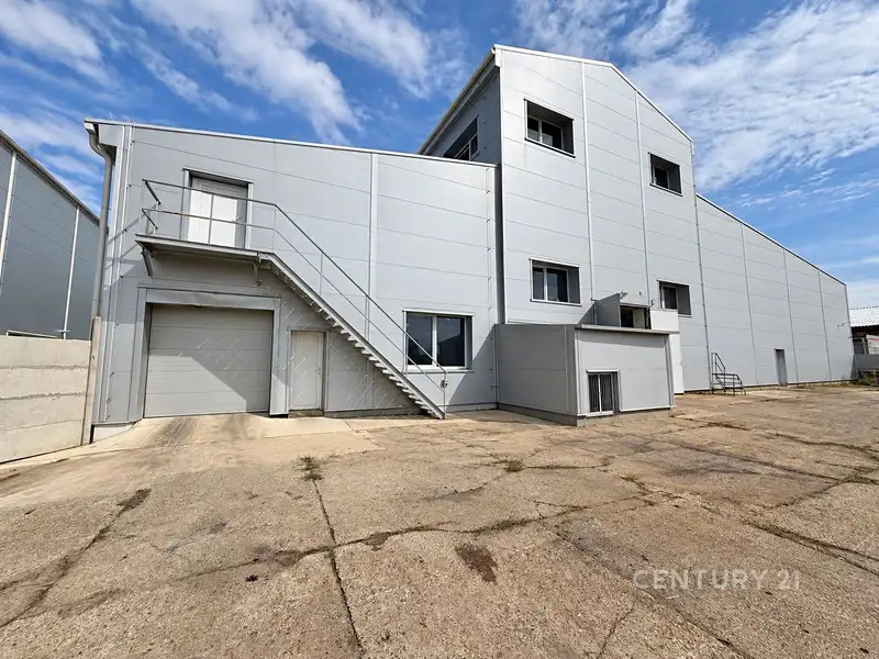 Pronájem výrobní haly, prostoru 330 m², Hodonín – náhled fotky 2