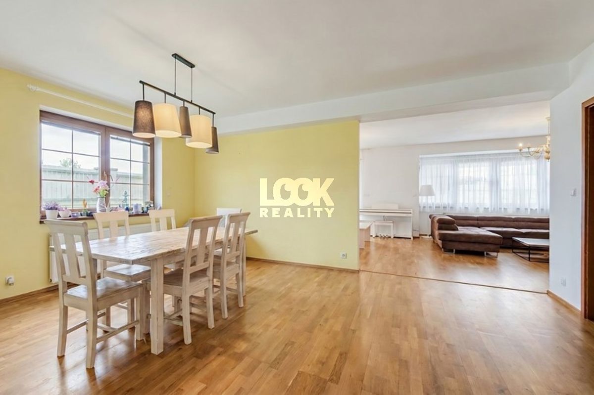Prodej vily 438 m², pozemek 1025 m² – fotografie 3