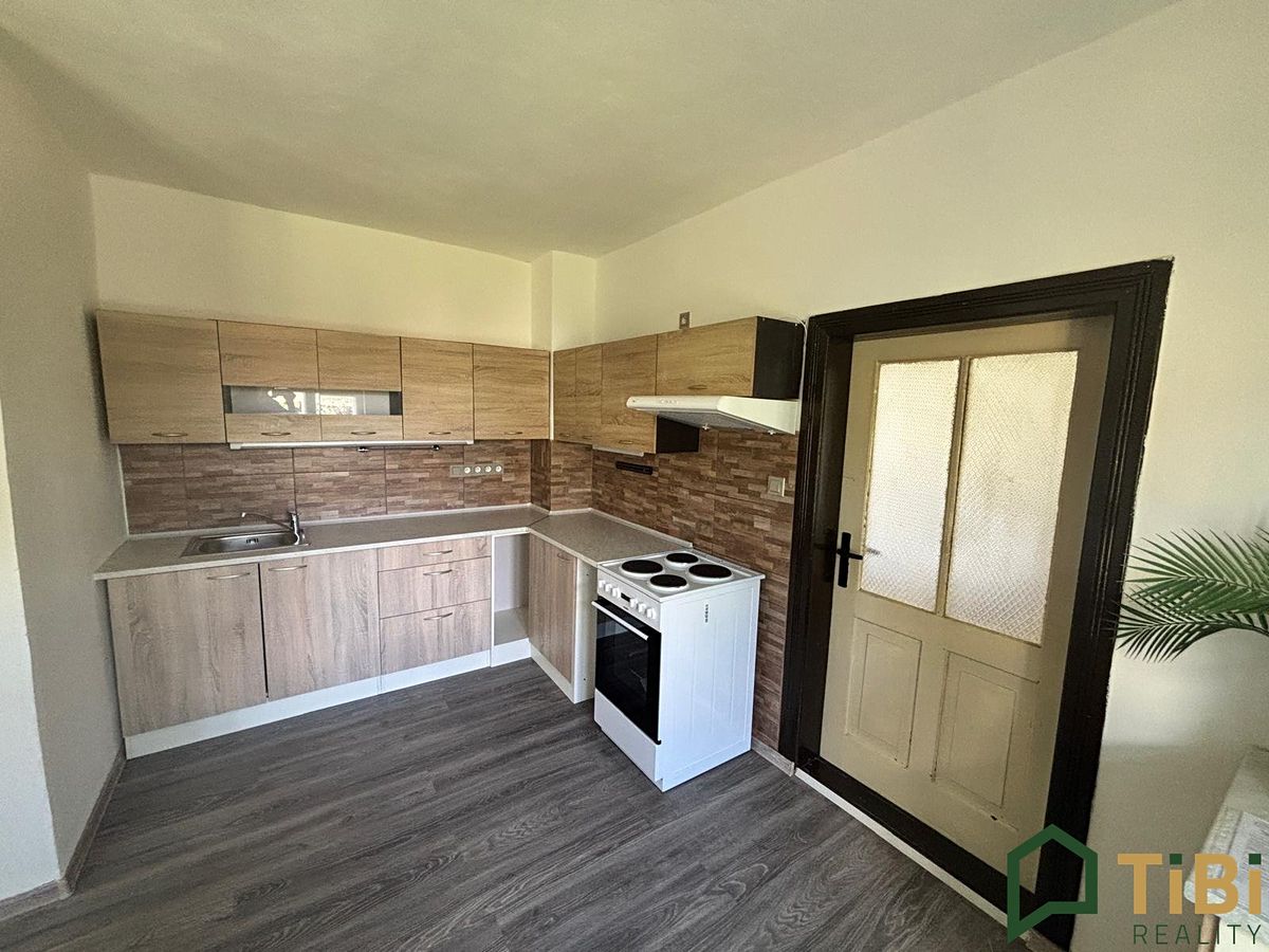 Prodej rodinného domu 220 m², pozemek 1484 m² – fotografie 5