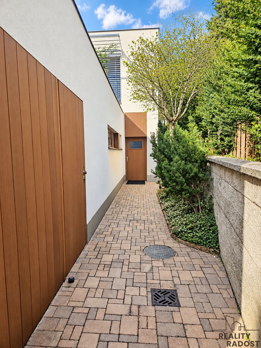 Pronájem rodinného domu 82 m², pozemek 121 m² – fotografie 2