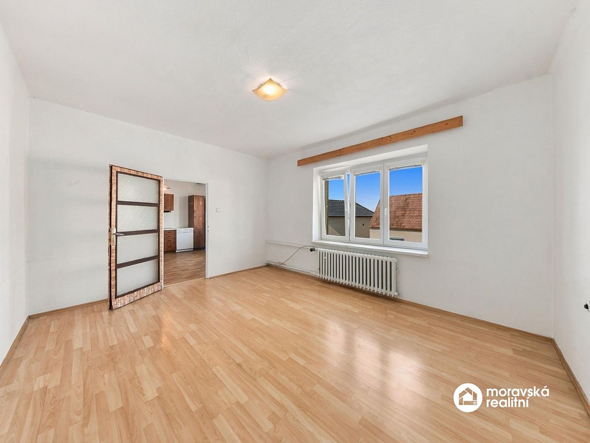 Prodej rodinného domu 193 m², pozemek 925 m² – fotografie 5