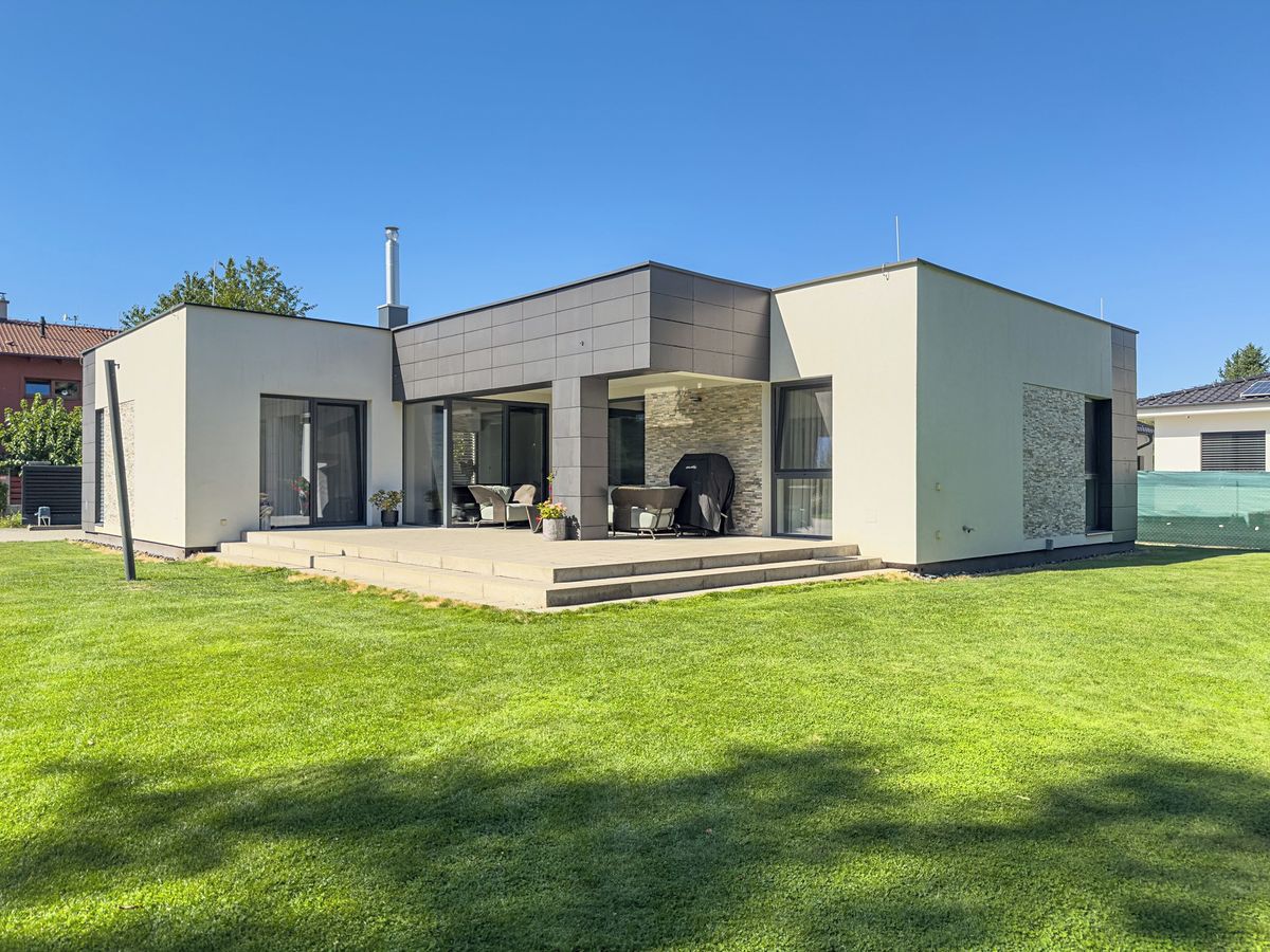 Prodej rodinného domu 181 m², pozemek 951 m²