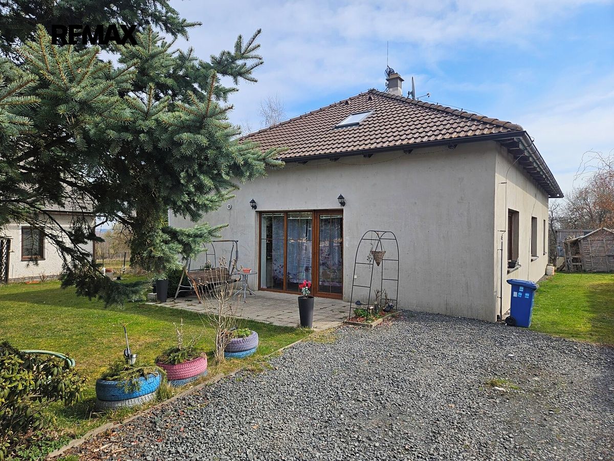 Prodej rodinného domu 229 m², pozemek 453 m² – fotografie 3