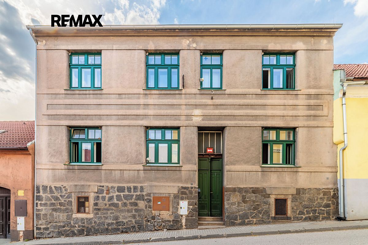 Prodej rodinného domu 394 m², pozemek 336 m²