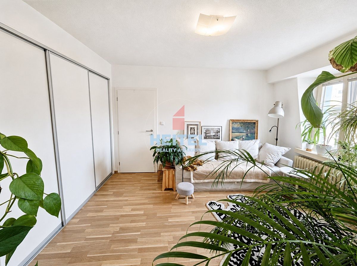 Pronájem bytu 2+1 88 m² – fotografie 3